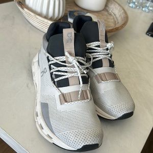 Cloud nova black, tan, & white tennis shoes. Barely worn.